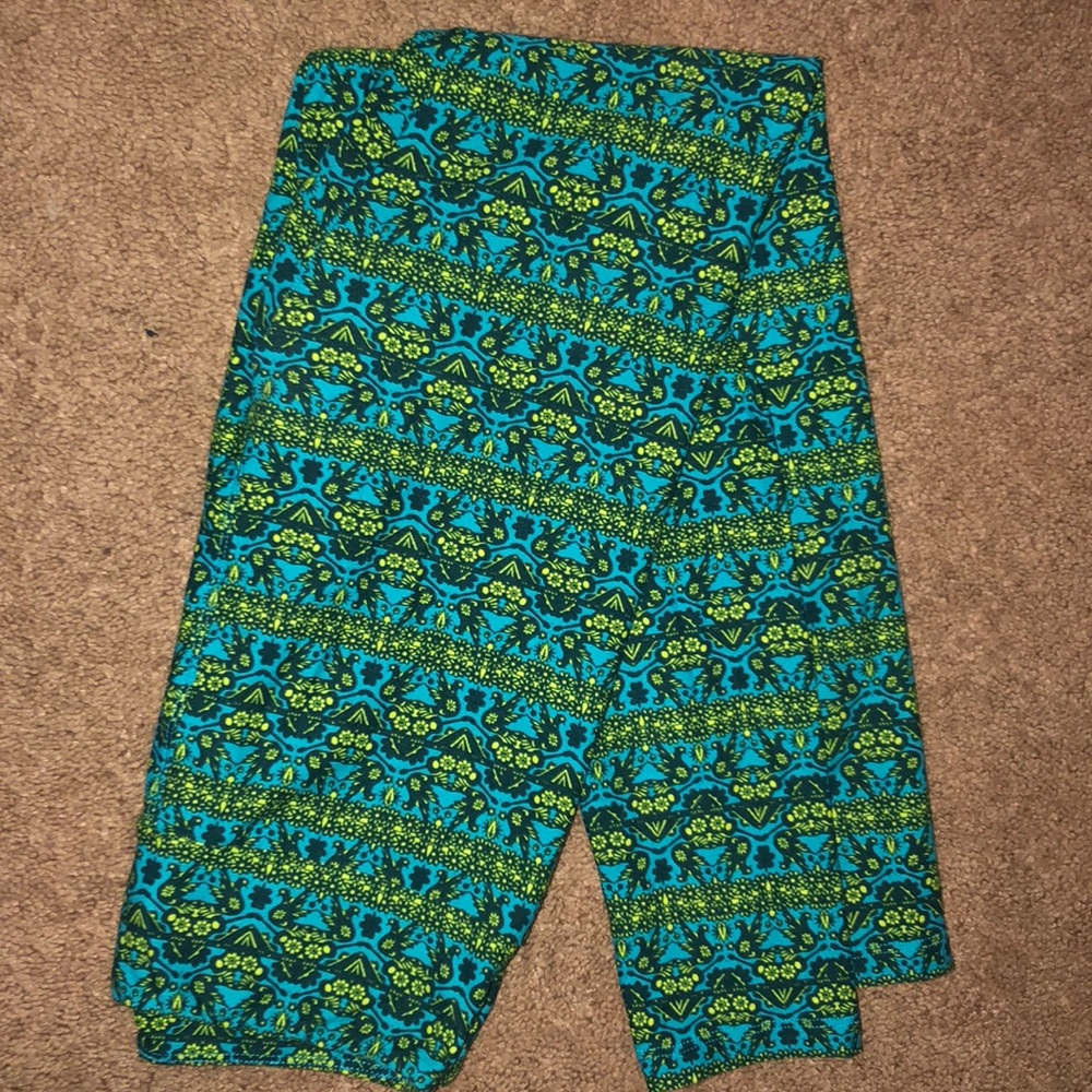 Never worn Lularoe OS leggings